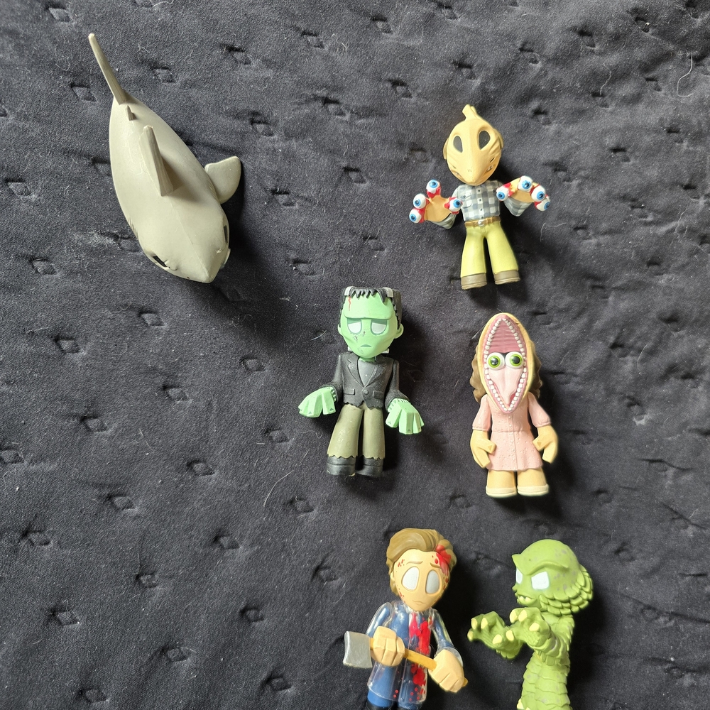 Monster Adventure Figurine Set - Green, Tan, and Multicolor